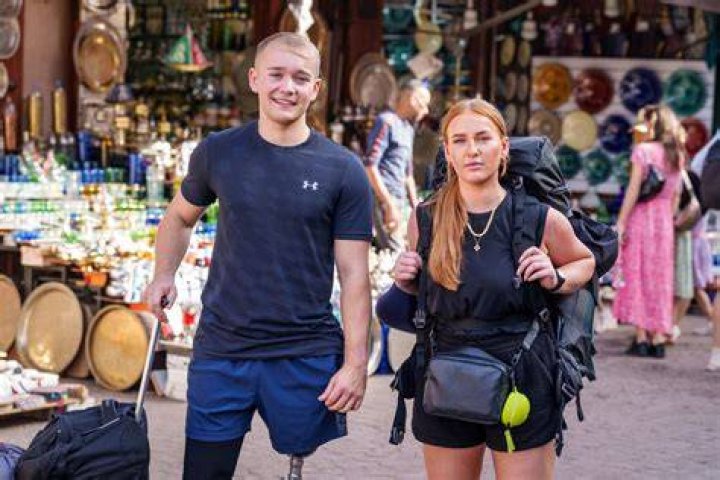 Does billy monger have a sister?